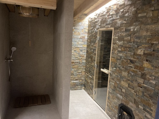 sauna a sprcha s ochlazovacím vědrem