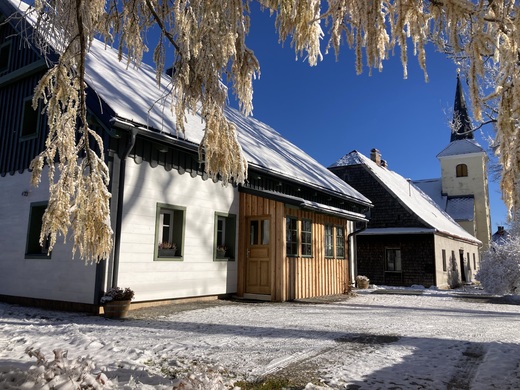 Horské apartmány Borůvka a Brusinka v zimě, pohled z jihozápadu
