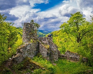 Zřícenina Rychleby_Račí údolí_300x225.jpg